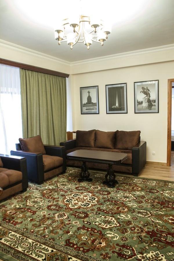 Hotel Plaza Viktoria ギュムリ エクステリア 写真