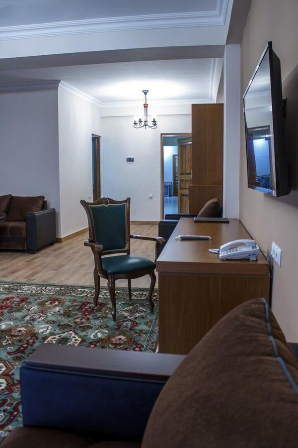 Hotel Plaza Viktoria ギュムリ エクステリア 写真