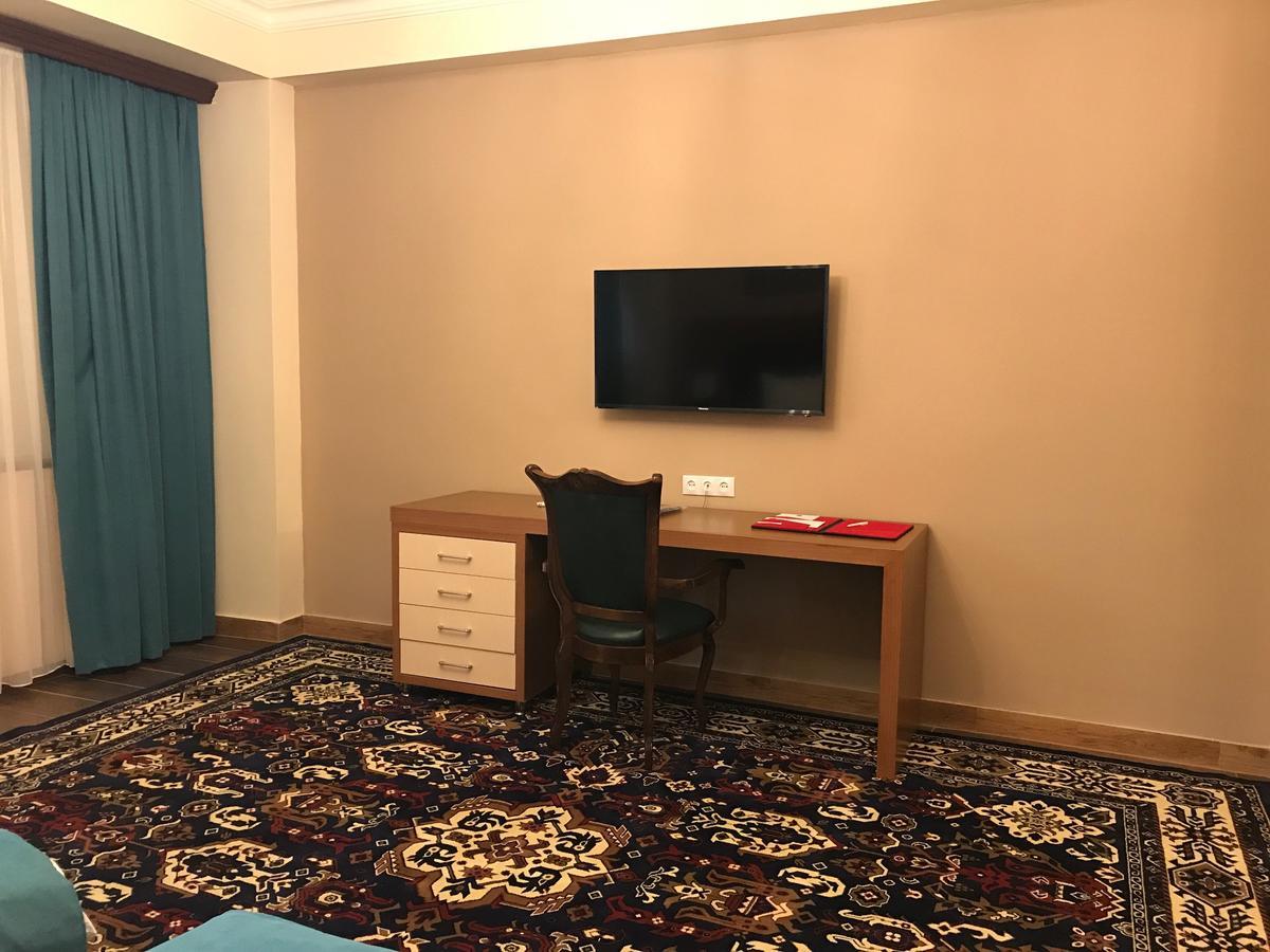 Hotel Plaza Viktoria ギュムリ エクステリア 写真
