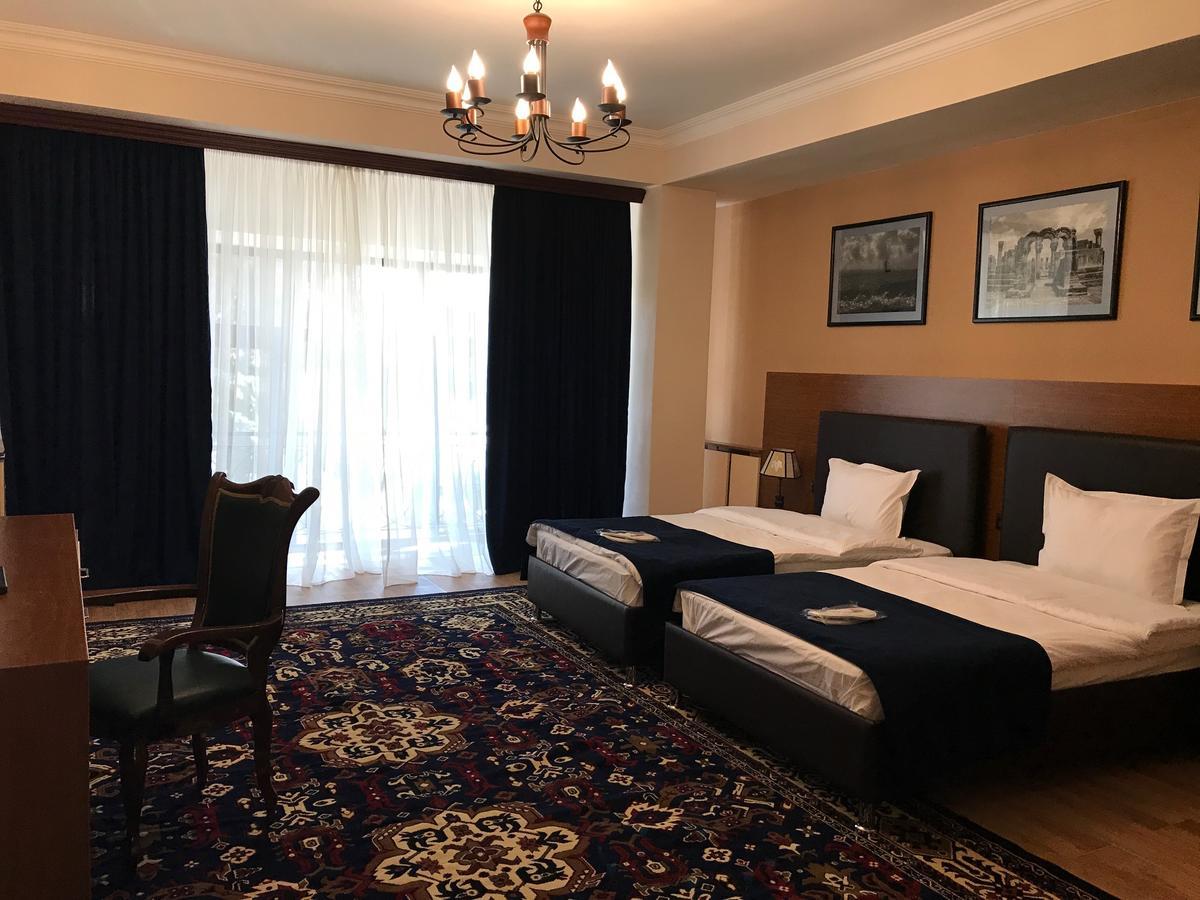 Hotel Plaza Viktoria ギュムリ エクステリア 写真