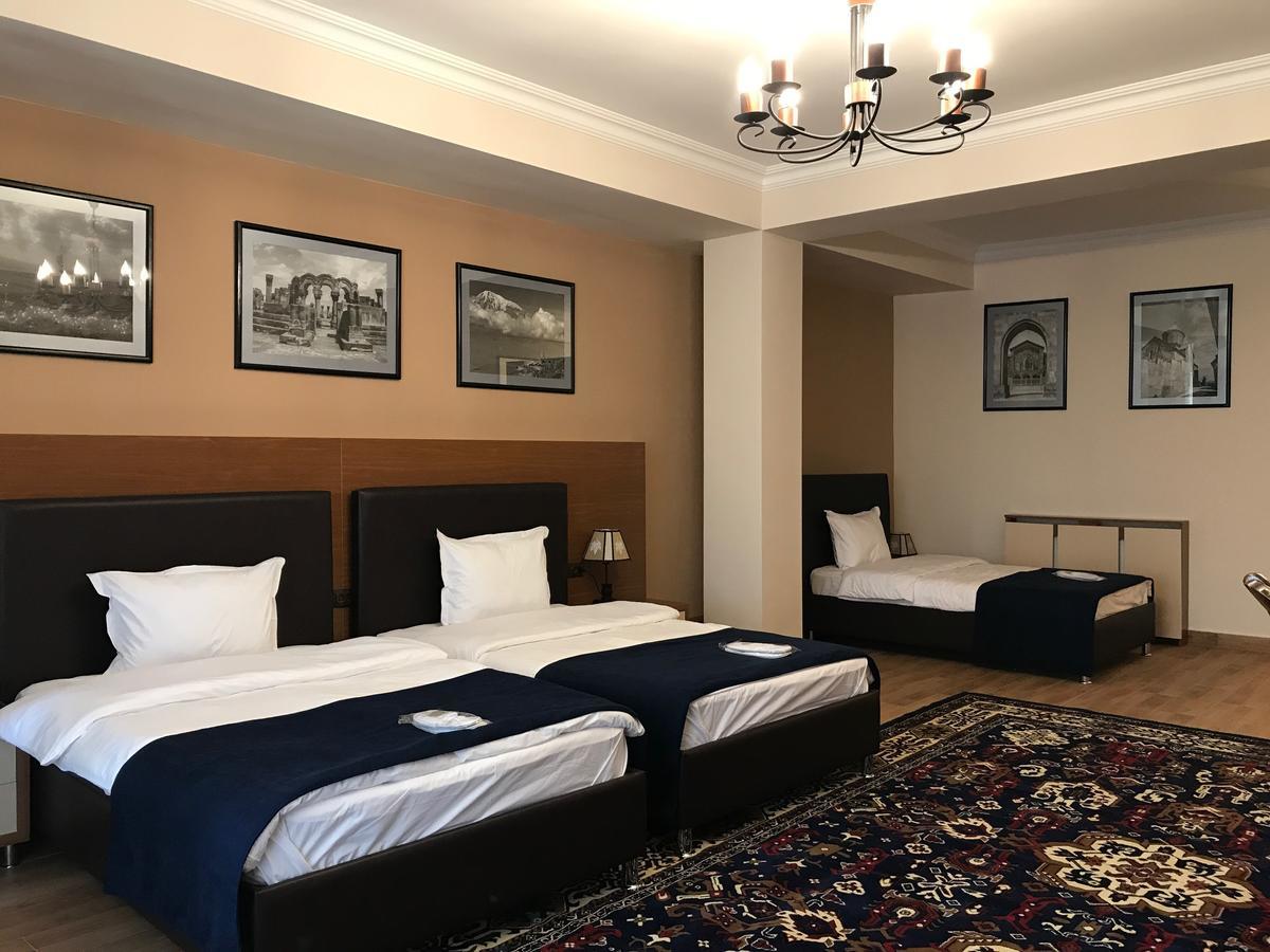 Hotel Plaza Viktoria ギュムリ エクステリア 写真
