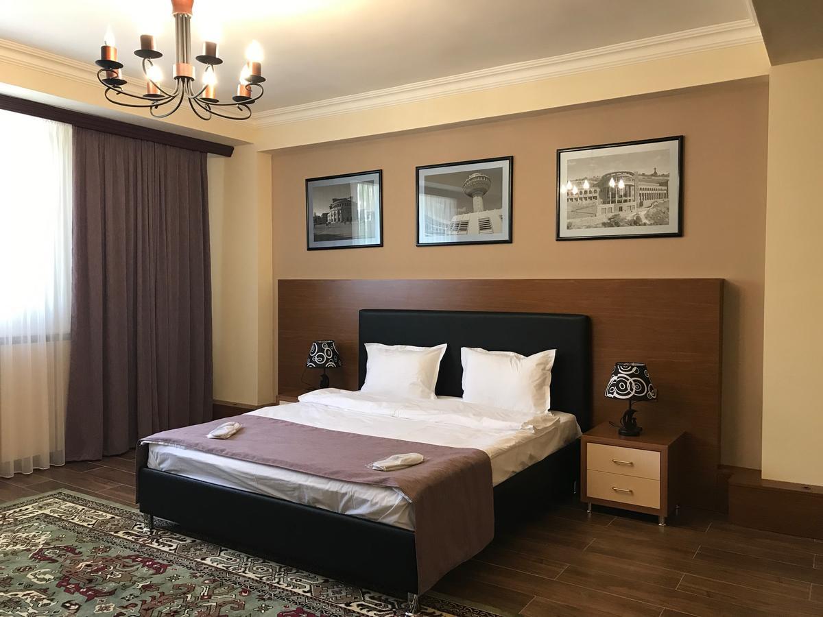 Hotel Plaza Viktoria ギュムリ エクステリア 写真