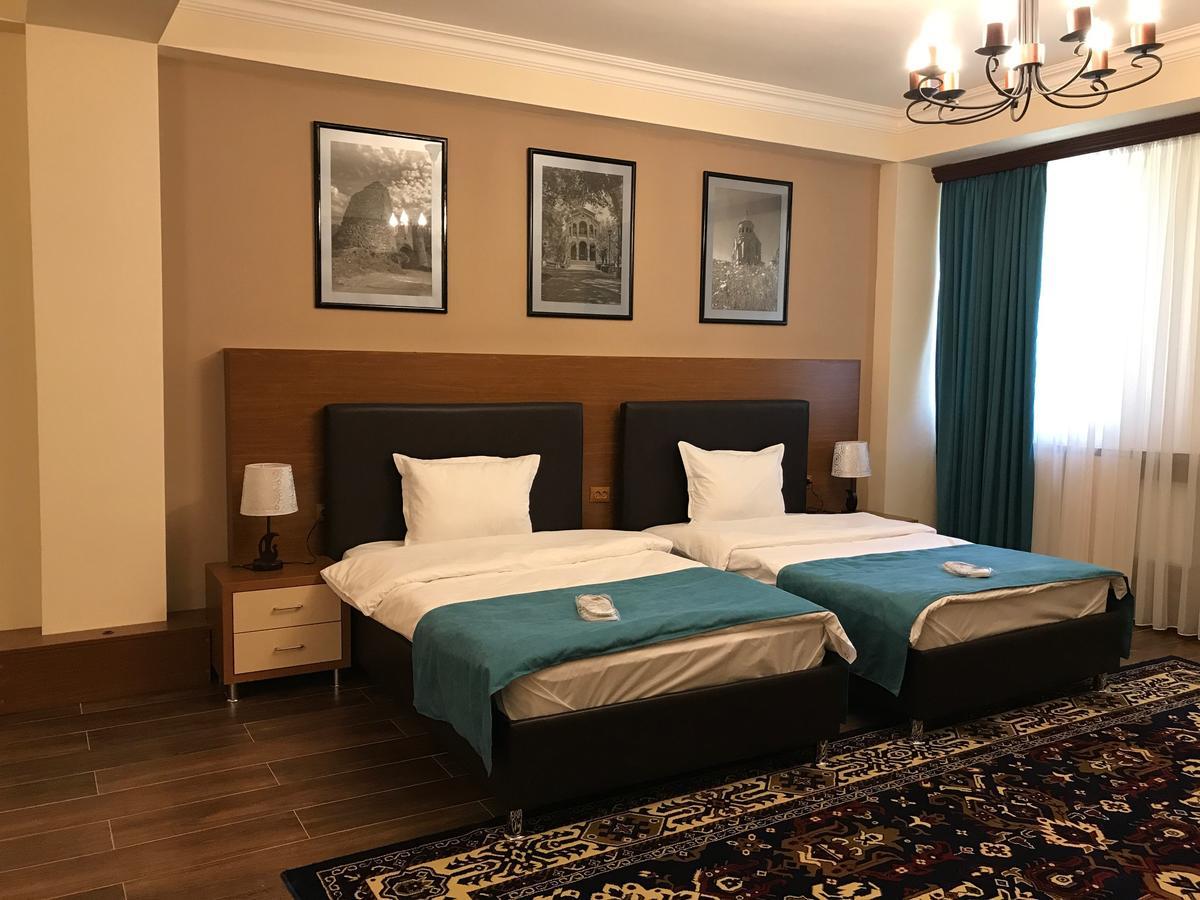 Hotel Plaza Viktoria ギュムリ エクステリア 写真