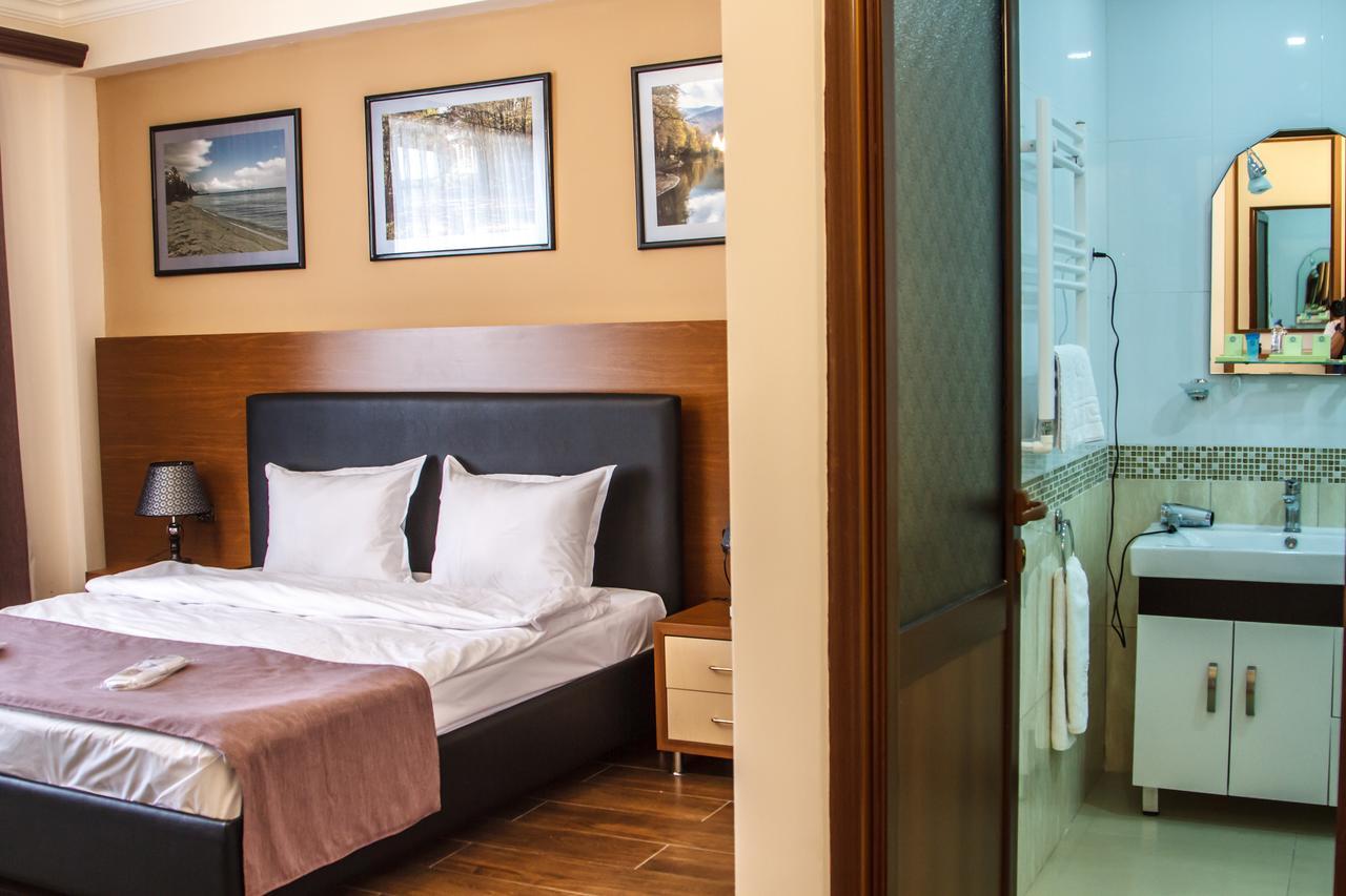 Hotel Plaza Viktoria ギュムリ エクステリア 写真