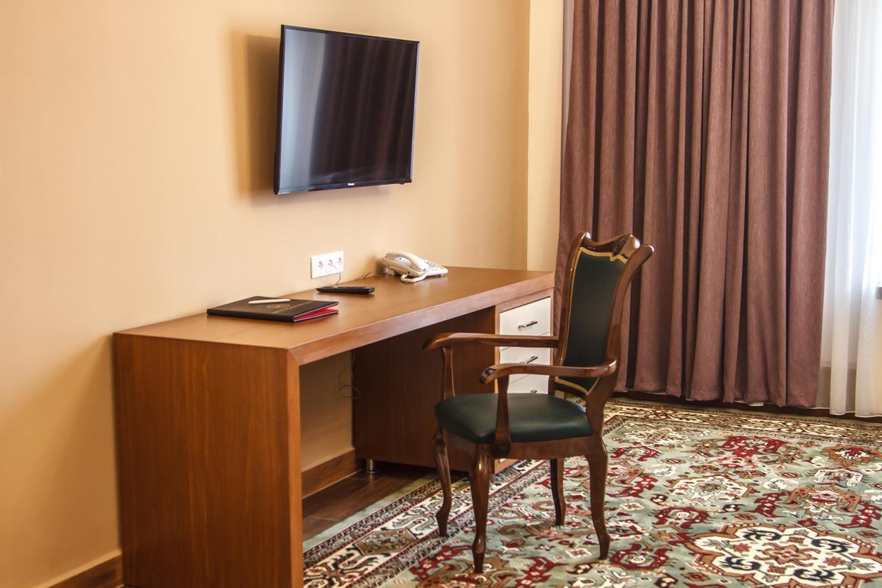Hotel Plaza Viktoria ギュムリ エクステリア 写真