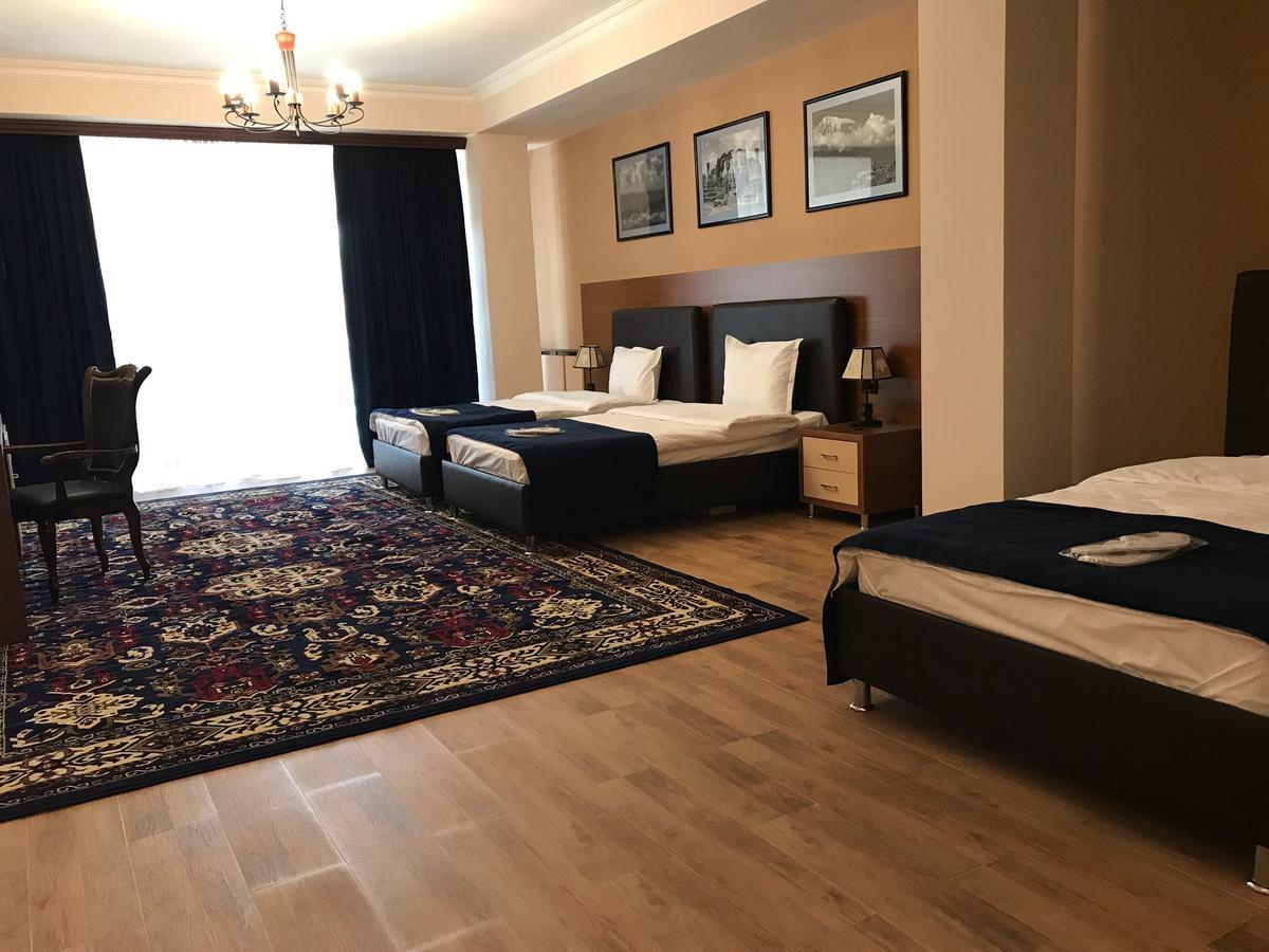 Hotel Plaza Viktoria ギュムリ エクステリア 写真