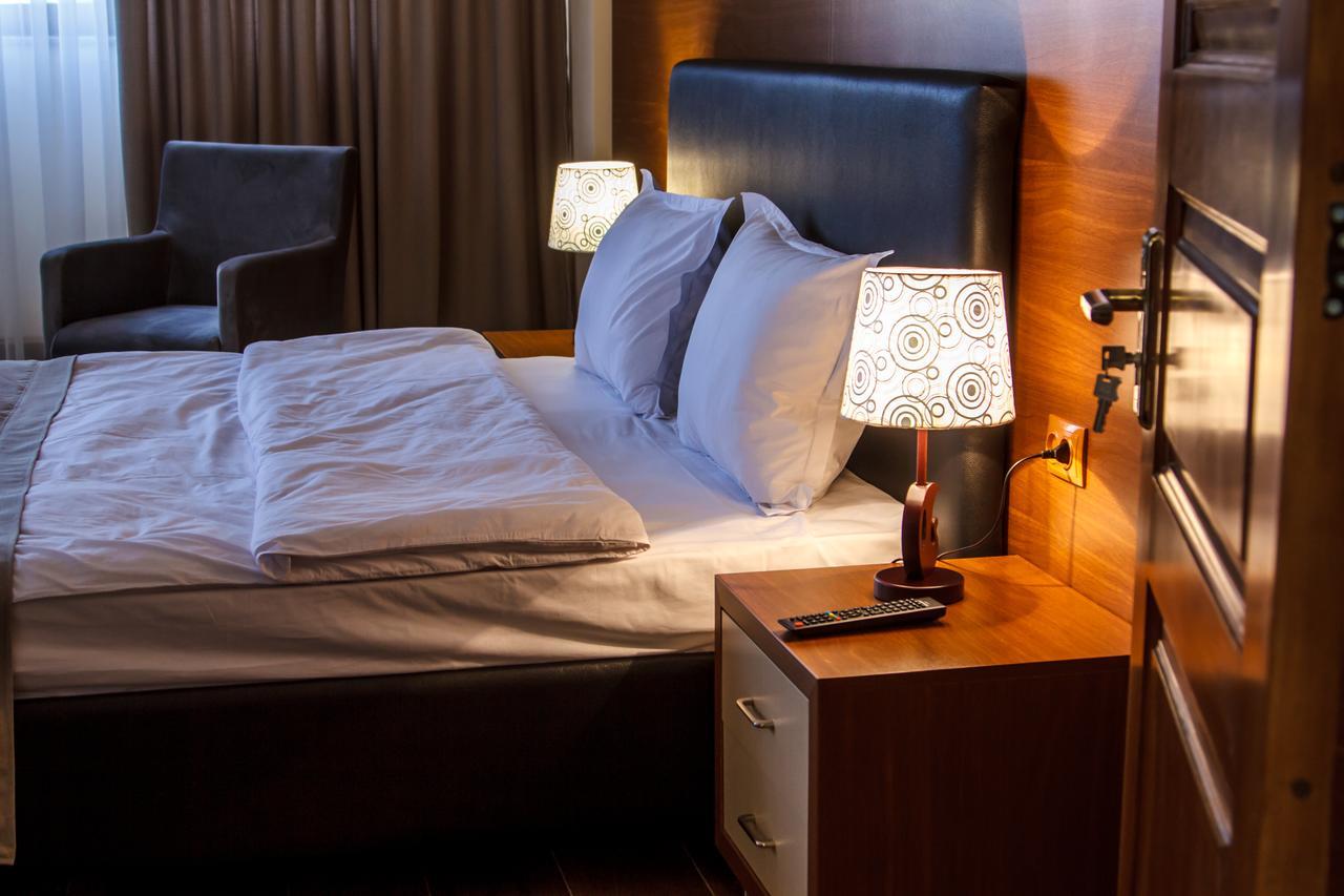 Hotel Plaza Viktoria ギュムリ エクステリア 写真